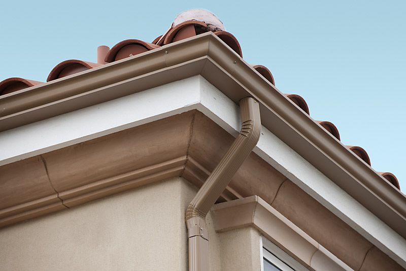 Custom rain gutters on an apartment in Los Angeles